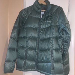 Columbia ski jacket with liner.